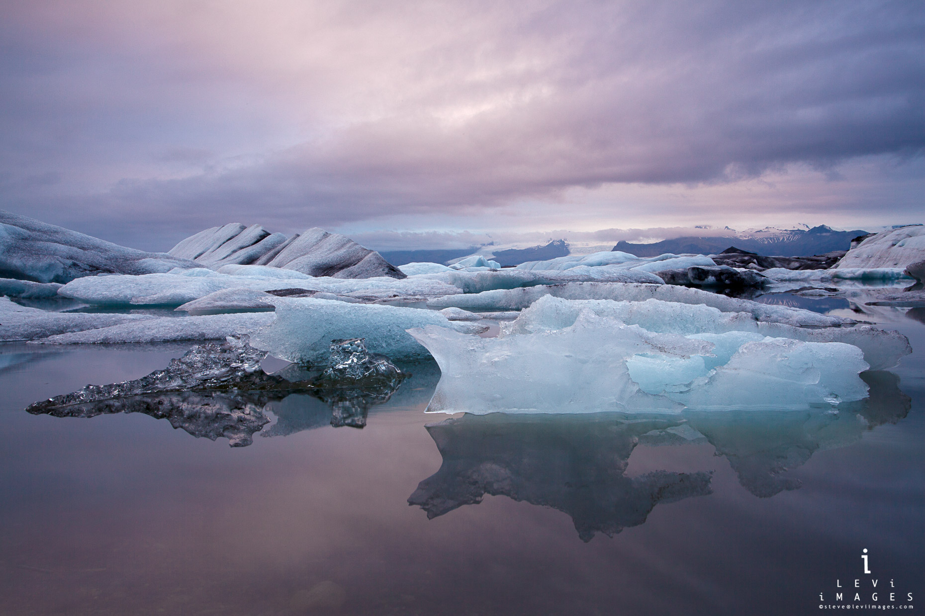 Jökulsárlón lagoon icebergs at dusk. Iceland