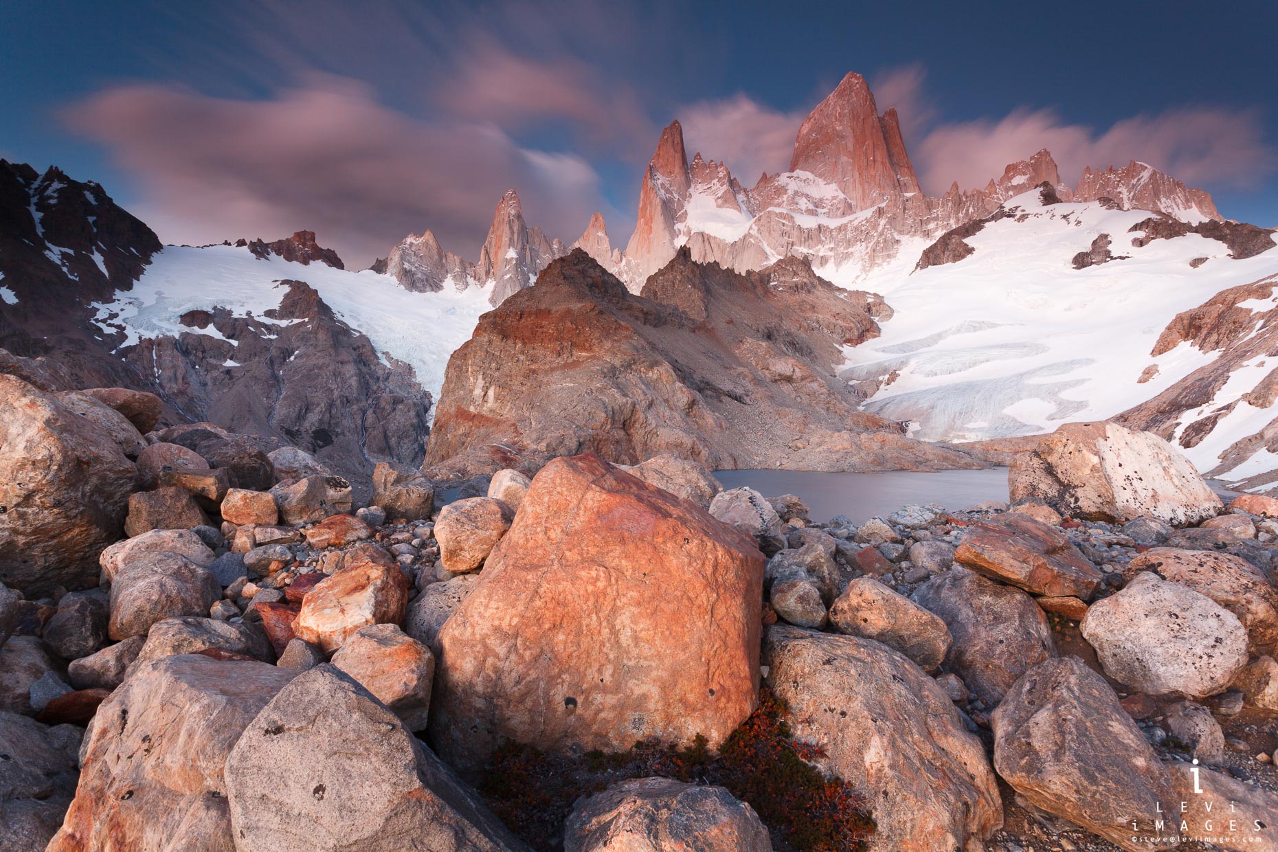 Pre-dawn over Mount Fitzroy, Laguna de los Tres, Los Glaciares National Park , Patagonia, Argentina
